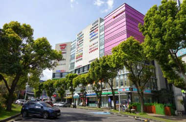 Jeju Adası, Güney Kore - Nisan 2018: ticari bina. Jeju şehir merkezinde görünümünü.