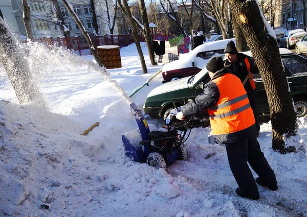 Moskau Russland Januar 2015 Hausmeister Räumt Schnee Reinigung Der Straßen — Stockfoto