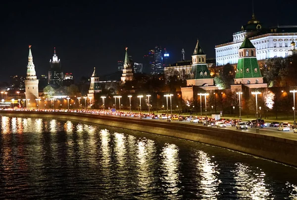 モスクワ ロシア連邦 2012 川からクレムリンの様子夜景 — ストック写真