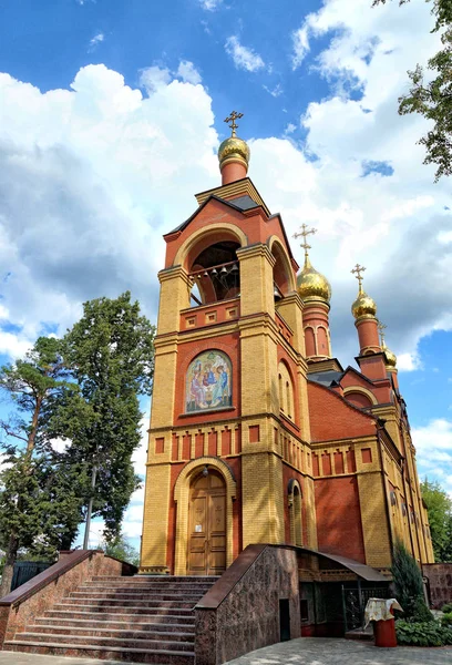 プーシキノ モスクワ地域で生命を与える三位一体の教会 — ストック写真