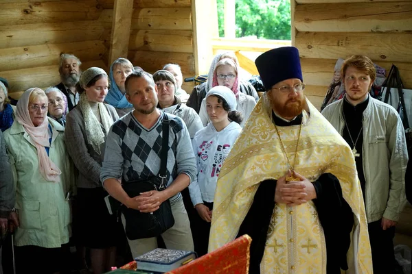 俄罗斯莫斯科 2016年5月 一群东正教人士和一名牧师 教会会议 — 图库照片