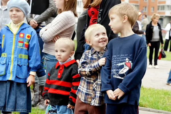 Moscou Russie Mai 2017 Trois Frères Regardent Spectacle Pour Enfants — Photo