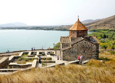Sevan, Ermenistan. Sevan Gölü, Gegharkunik il kuzeybatı kıyısında bir Manastırı.