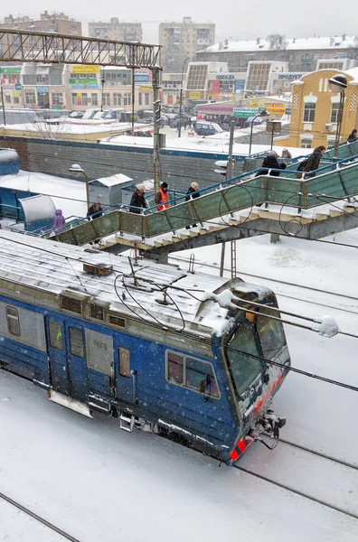 Moskva Ryssland Januari 2017 Railway Station Tåg Perone Det Snöar — Stockfoto