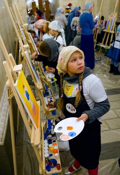 Mosca Russia Ottobre 2018 Ragazza Disegna Angelo Nella Cattedrale Cristo — Foto Stock