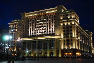 Moskova, Rusya - Ekim, 2016: Otel Moskova, Okhotny Ryad. Gece görünümü.