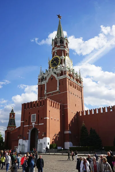 チャイムと星青空 赤の広場とモスクワ ロシア連邦 2016 までの道のりでタワー — ストック写真