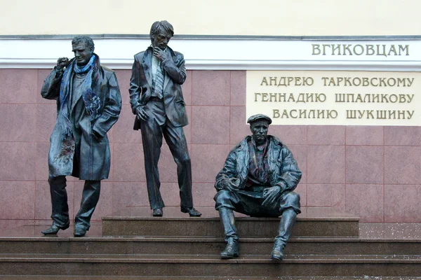 Москва Россия Январь 2016 Памятник Выпускникам Российского Государственного Университета Кинематографии — стоковое фото