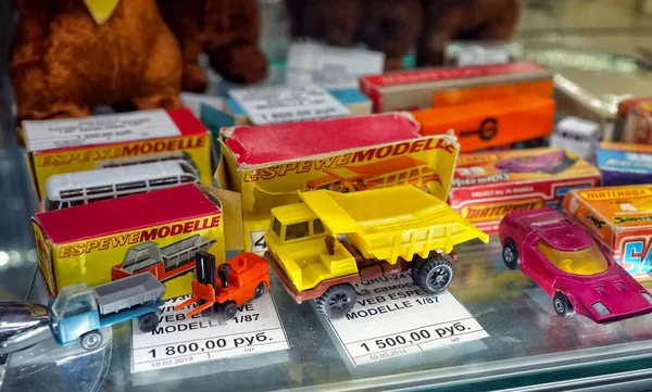 Moskau März 2018 Plastikautos Vitrine Mit Altem Spielzeug Retro Spielzeugladen — Stockfoto