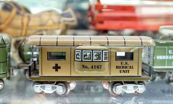 Μόσχα Μαρτίου 2018 Μεταλλικά Ασθενοφόρο Αυτοκίνητο Βιτρινα Παλιά Παιχνίδια Ένα — Φωτογραφία Αρχείου