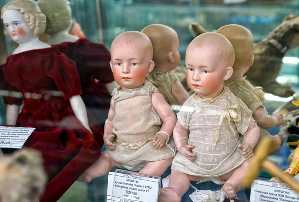Moskova Mart 2018 Porselen Bebekler Bir Retro Oyuncak Mağazası Eski Stok Resim