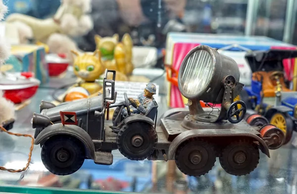 Moskau März 2018 Kriegsmaschine Mit Suchscheinwerfer Vitrine Mit Altem Spielzeug — Stockfoto