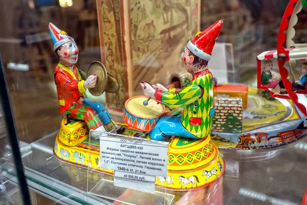 Moscow Março 2018 Palhaços Com Tambor Mostra Com Brinquedos Antigos — Fotografia de Stock