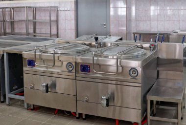 Yemek, endüstriyel mutfak ekipmanları için büyük kazanlar.