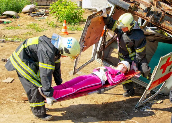 Moskva Rusko Červen 2016 Zachránci Nést Pacienta Nosítka Doktrína Záchranná — Stock fotografie