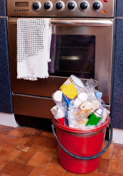 Trash Bin Kitchen Next Electric Stove — Stock Photo, Image