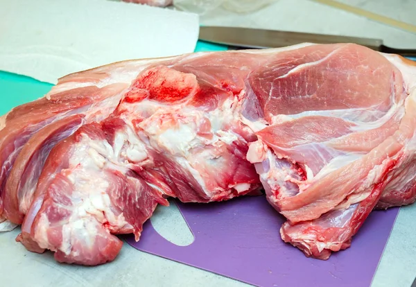 Carne Una Tabla Cortar —  Fotos de Stock