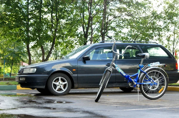 Moscú Julio 2016 Niños Con Bicicletas Nuevo Estacionamiento — Foto de Stock