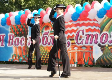 Moskova, Eylül 2016: Sahnede dans. Şehir günü sokak performansı.