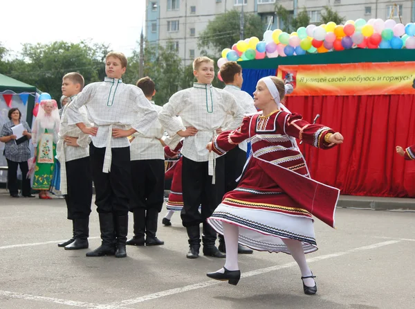 モスクワ 2016年9月 ヨーロッパの民俗舞踊 街の日の大道芸 — ストック写真