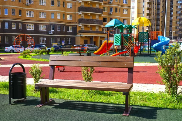 Moskwa Wrzesień 2017 Drewniany Sklep Urną Dziedzińcu Budynku Apartamentowego — Zdjęcie stockowe