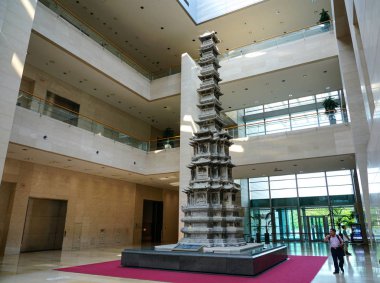 Seul - Ağustos 2019: Müze içinde Budist pagoda. Kore Ulusal Müzesi.