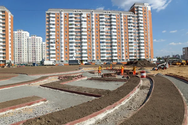 Moskou Augustus 2012 Arbeiders Uniform Voeren Grondwerk Uit Landschapsarchitectuur Van — Stockfoto