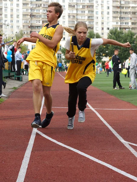 Μόσχα 2012 Σεπτεμβρίου Μαθητές Στην Τάξη Τρέξιμο Αγώνες Ρελέ Ένα — Φωτογραφία Αρχείου
