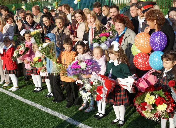 Mosca Settembre 2012 Scolari Con Fiori Inizio Dell Anno Scolastico — Foto Stock