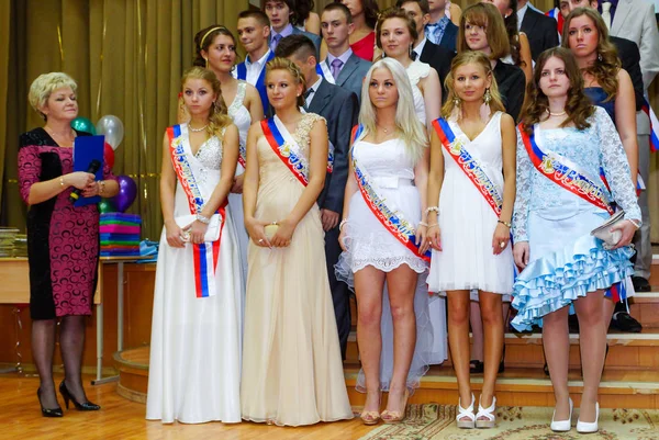 Moscou Junho 2012 Grupo Meninas Graduadas Roupas Férias Festa Formatura — Fotografia de Stock