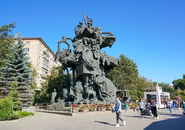 Monumento com animais do Zoológico de Moscou — Fotografia de Stock