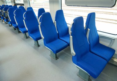 Trende boş yeni koltuklar