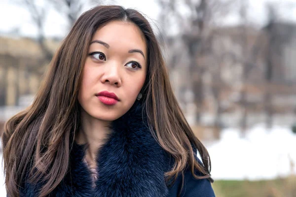 Portret van een jonge Koreaanse meisje verdrietig, zorgvuldig — Stockfoto