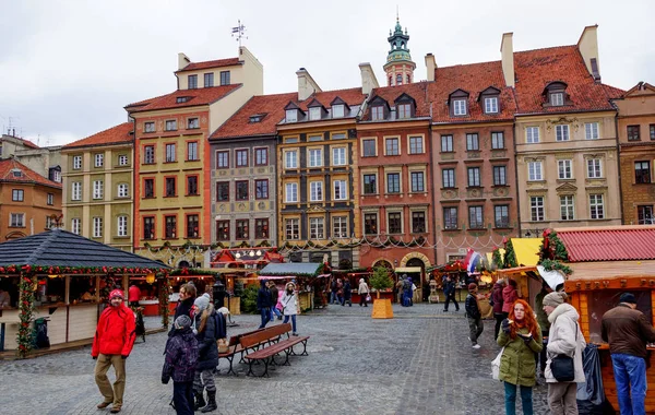 Neujahrsmesse in der Stadt, ein Chalet mit Waren — Stockfoto