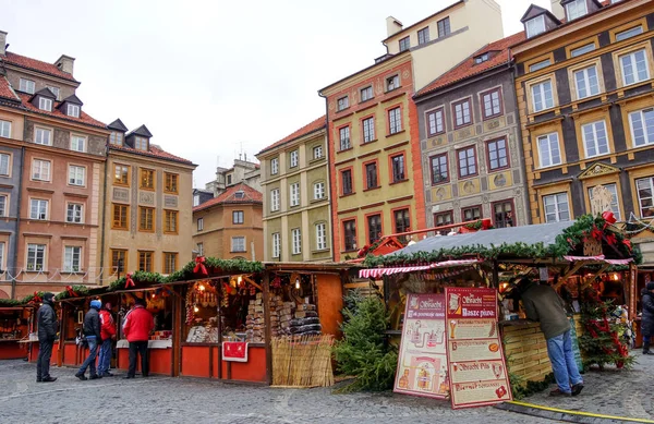 Neujahrsmesse in der Stadt, ein Chalet mit Waren — Stockfoto