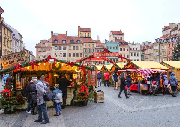 Noworoczne Targi w mieście, schronisko z towarami — Zdjęcie stockowe