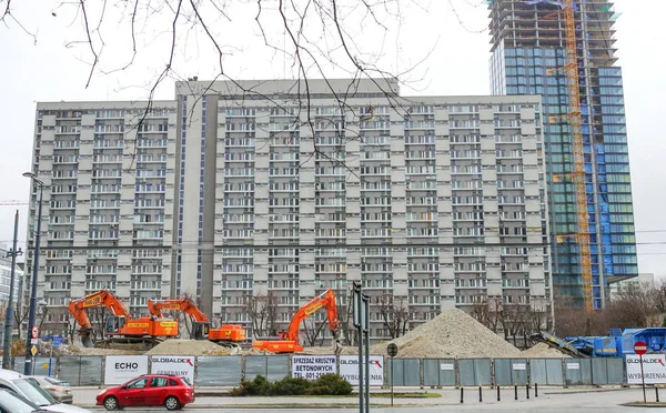 Construction de nouvelles maisons à étages dans la ville . — Photo