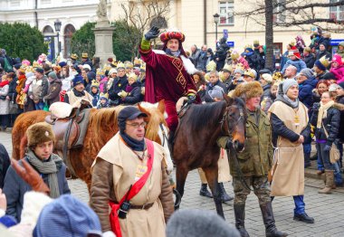 Varşova - Ocak 2013: Magi, kostümlü alayı. Polonya Epifani veya Üç Krallar Günü.
