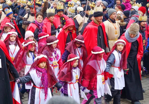 2013年1月 服装游行 在波兰的显灵日或三王日 — 图库照片