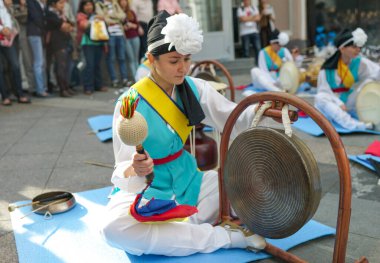 Ulusal Kore davul çalma.