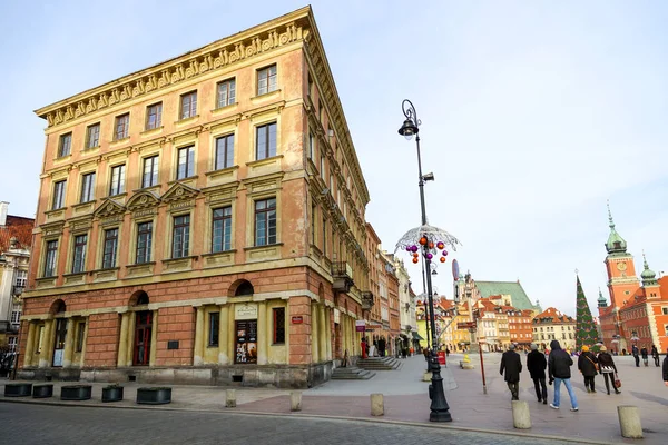 Blick auf die historische Stadt, Fassaden alter Gebäude. — Stockfoto