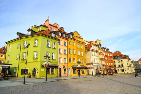 Blick auf die historische Stadt, Fassaden alter Gebäude. — Stockfoto