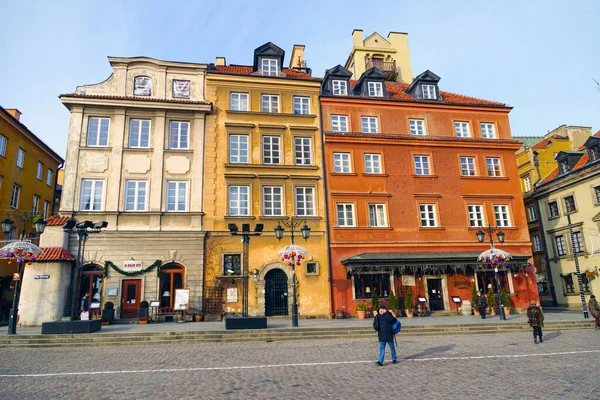 Widok na zabytkowe miasto, fasady starych budynków. — Zdjęcie stockowe