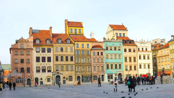 Blick auf die historische Stadt, Fassaden alter Gebäude. — Stockfoto