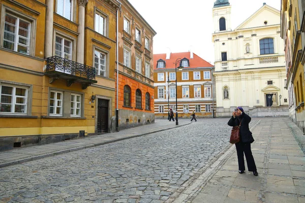 Blick auf die historische Stadt, Fassaden alter Gebäude. — Stockfoto