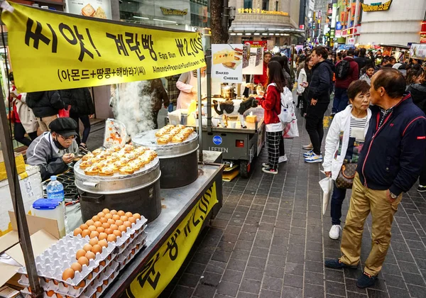 Уличная еда. Торговая улица Мёндун — стоковое фото