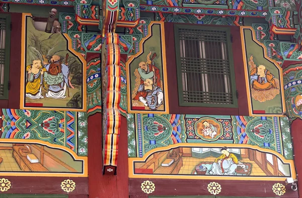 Jogyesa templom, buddhista kolostor. Művészet nemzeti festészet a falak az épület. — Stock Fotó
