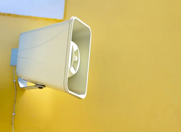 White Loudspeaker Yellow Wall — Stock Photo, Image