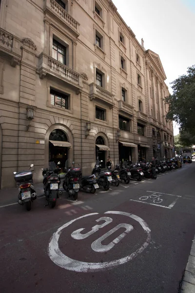 Barcelona tipik sokaklarında