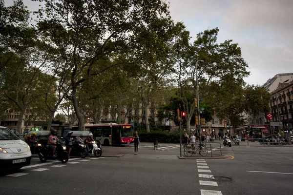 Tipik Barcelona şehrin sokaklarında